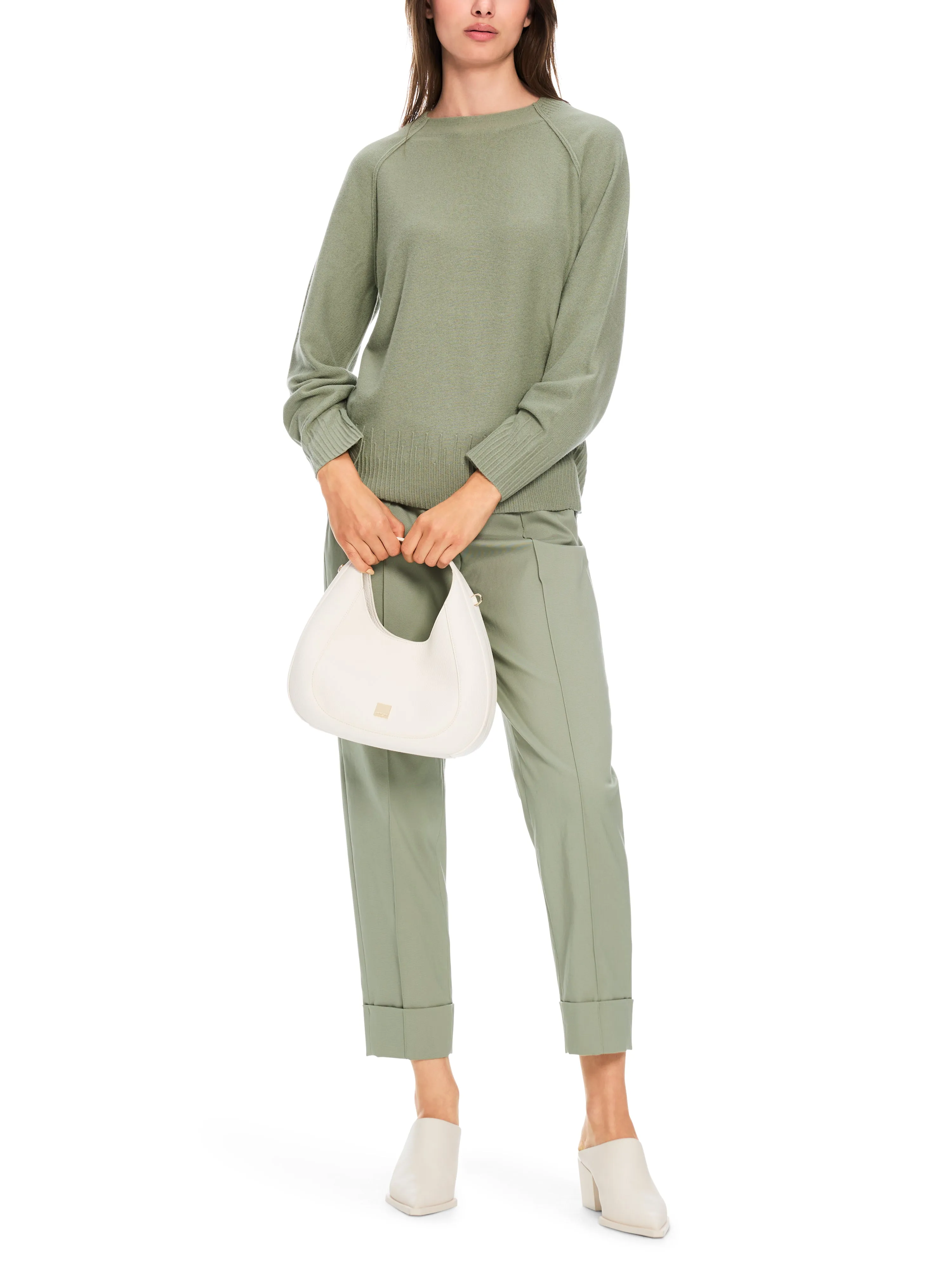 CLASSIC ROUND NECK RAGLAN SLEEVE JUMPER
