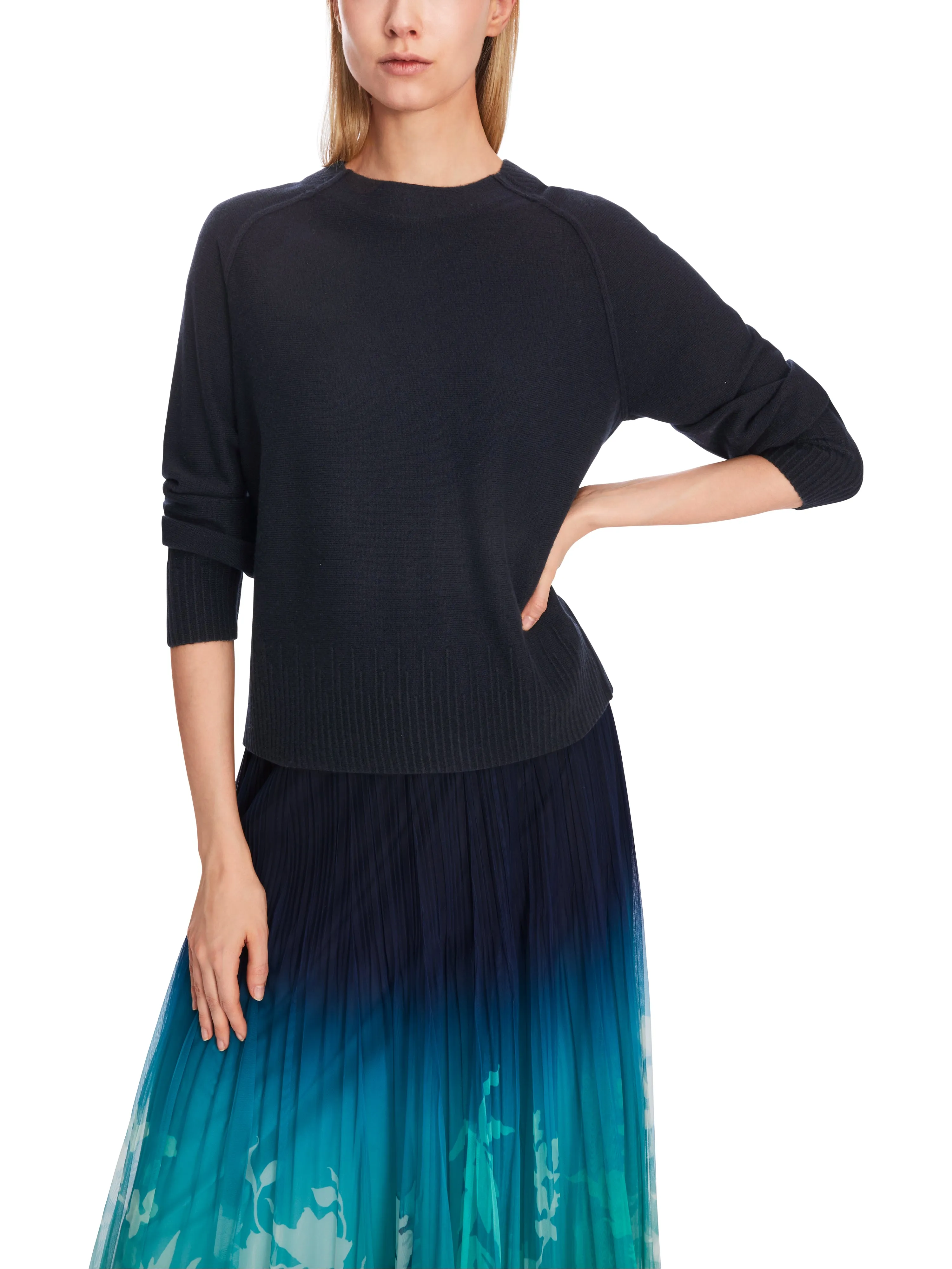 CLASSIC ROUND NECK RAGLAN SLEEVE JUMPER
