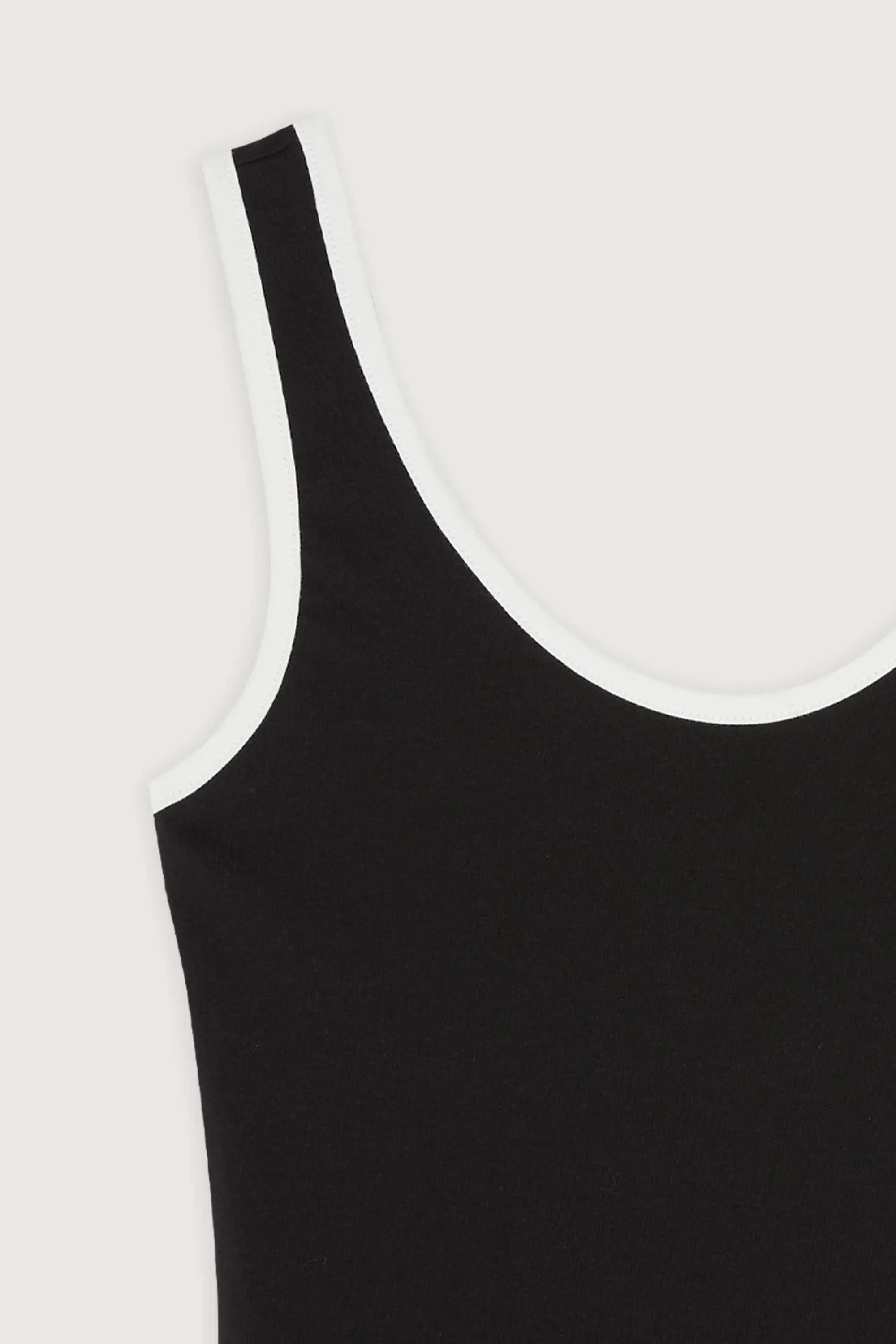 CONTRAST SCOOP NECK TANK