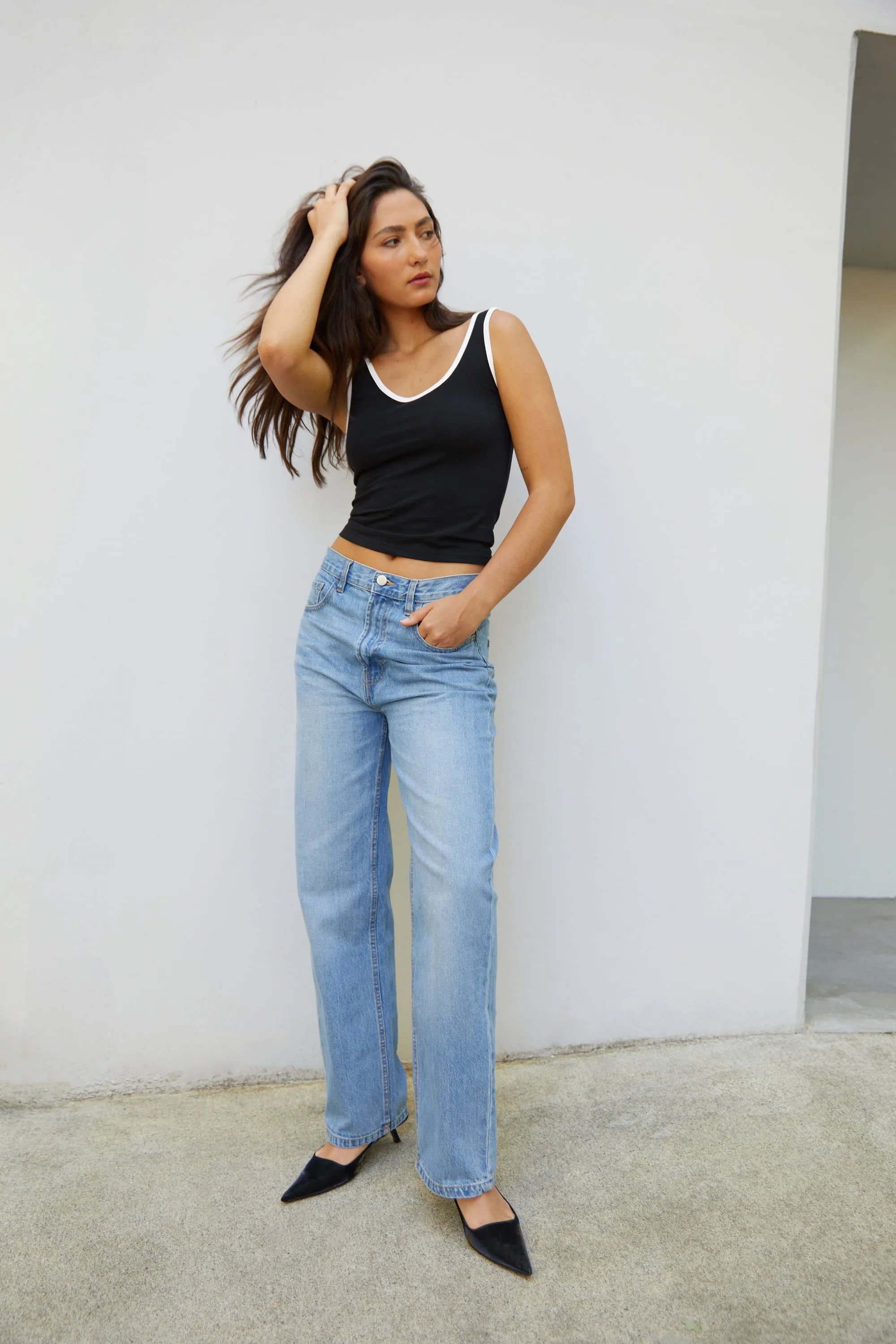 CONTRAST SCOOP NECK TANK